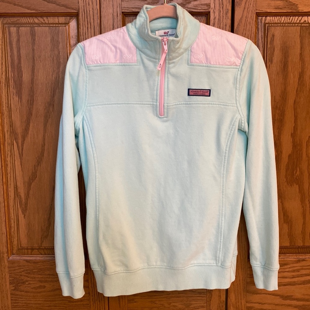 Vineyard vines sweatshirt